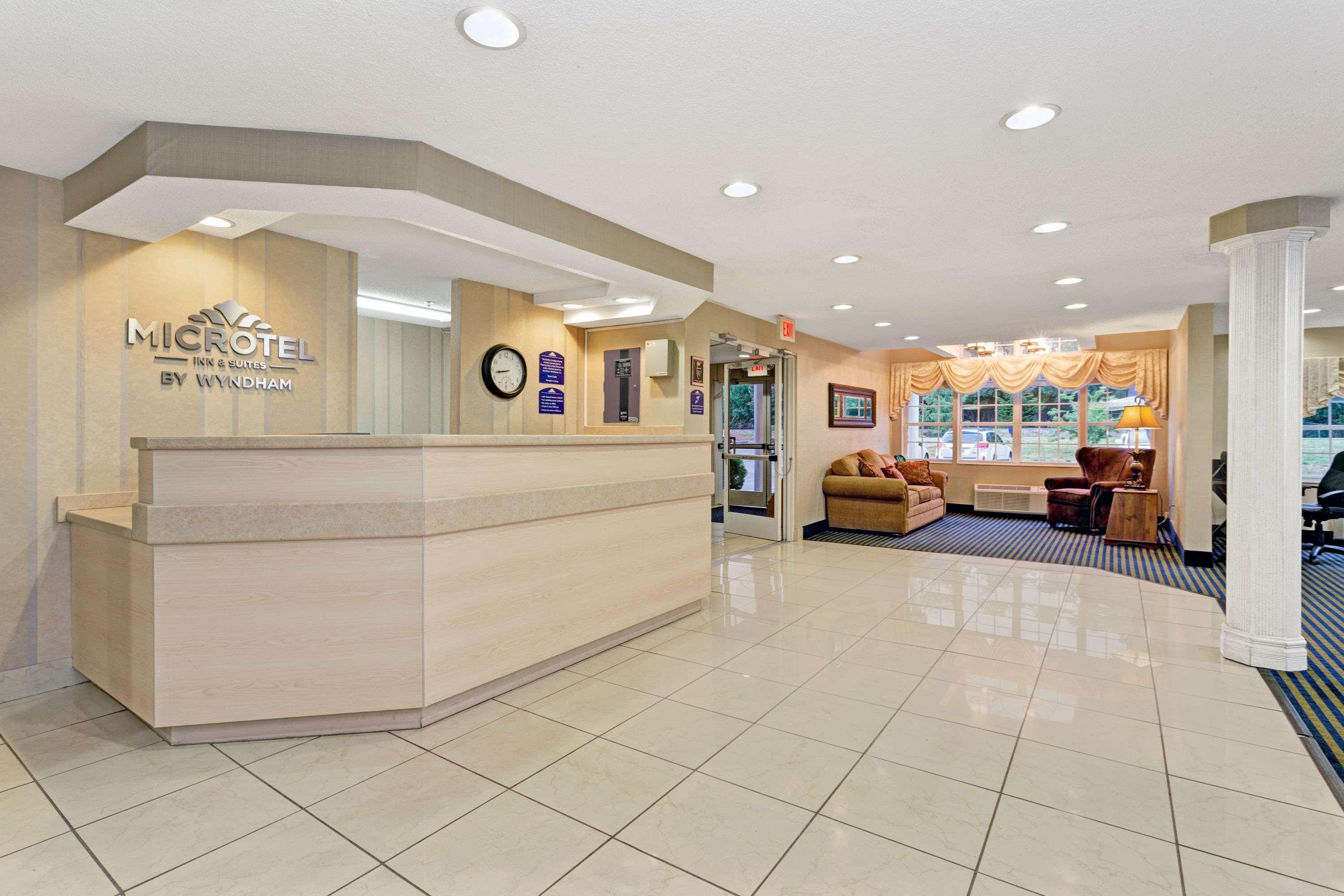 Microtel Inn & Suites By Wyndham Florence/Cincinnati Airpo Exterior photo