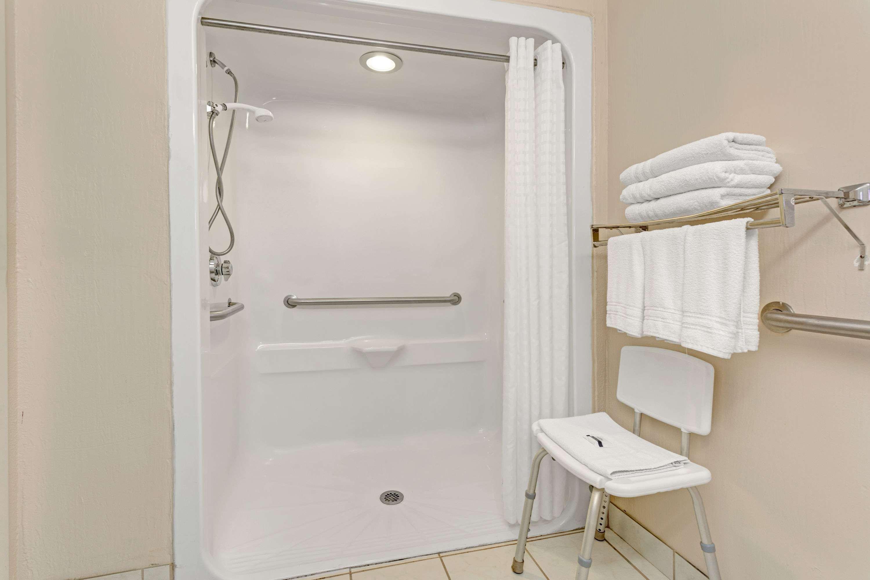 Microtel Inn & Suites By Wyndham Florence/Cincinnati Airpo Room photo