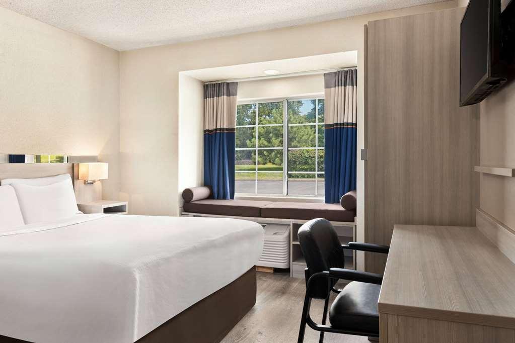 Microtel Inn & Suites By Wyndham Florence/Cincinnati Airpo Room photo
