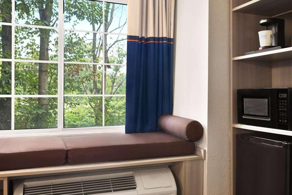 Microtel Inn & Suites By Wyndham Florence/Cincinnati Airpo Room photo