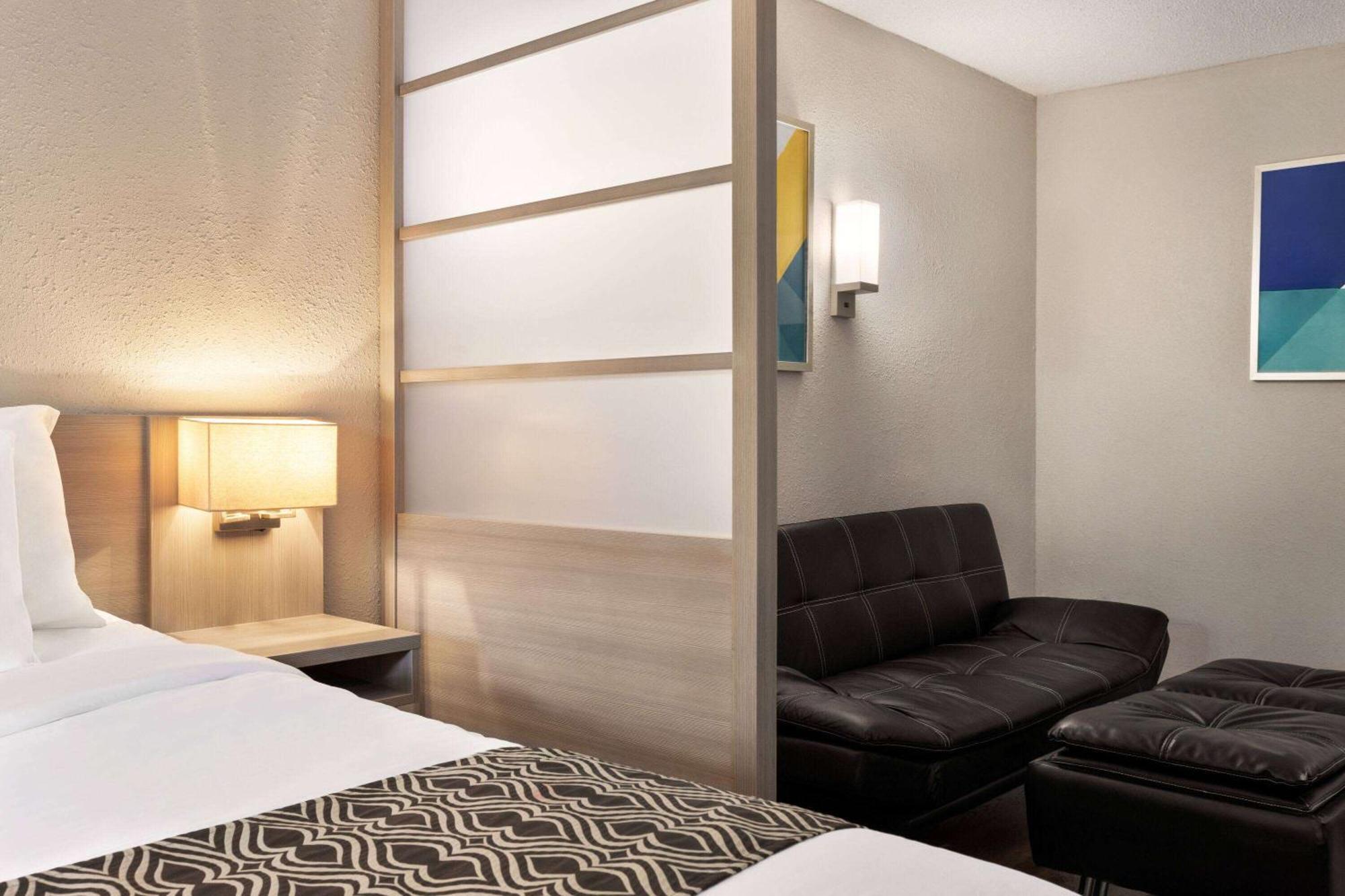 Microtel Inn & Suites By Wyndham Florence/Cincinnati Airpo Exterior photo