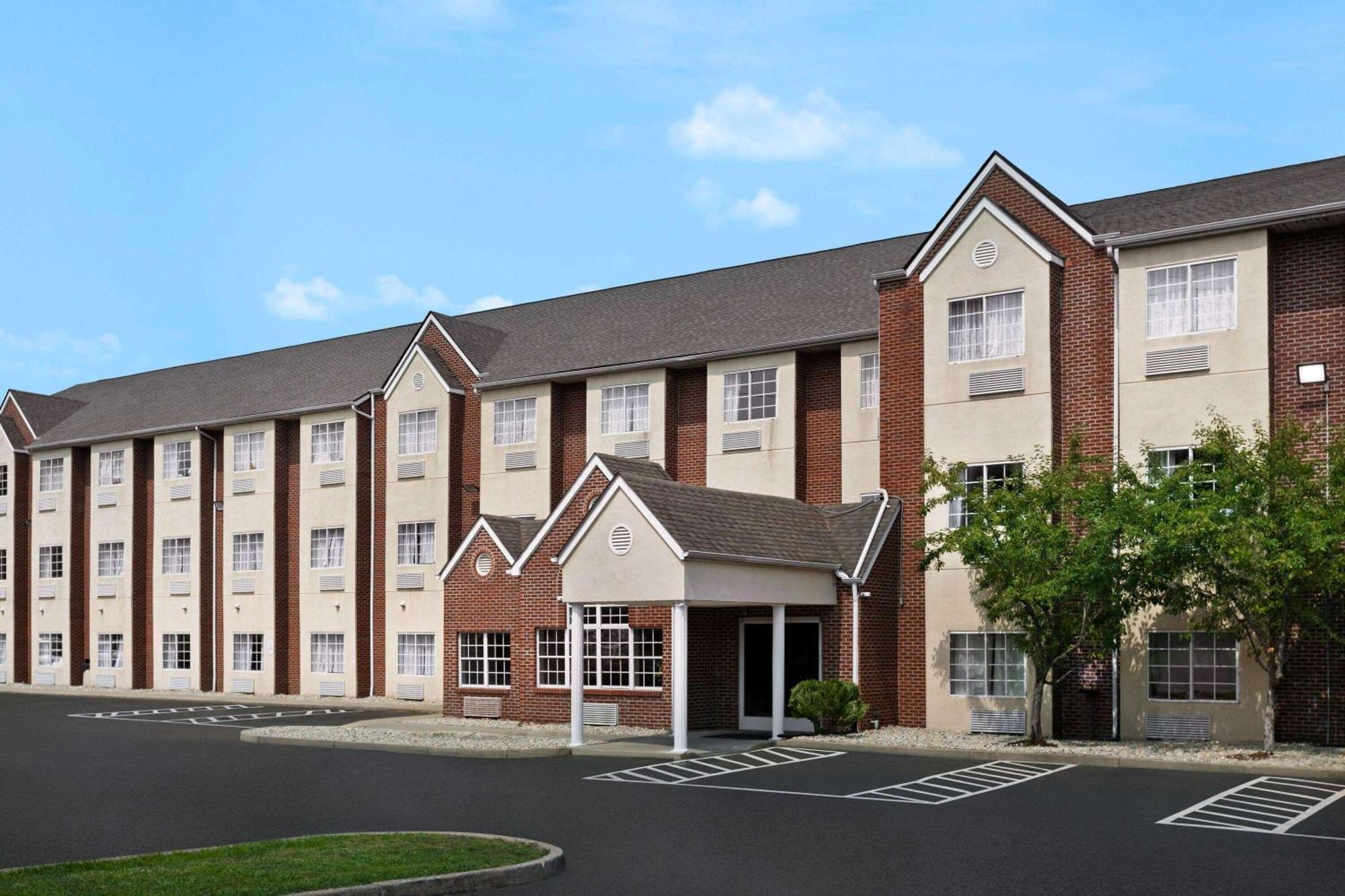 Microtel Inn & Suites By Wyndham Florence/Cincinnati Airpo Exterior photo